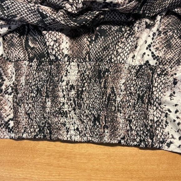 Cliche snakeskin blouse size M - Picture 9 of 10
